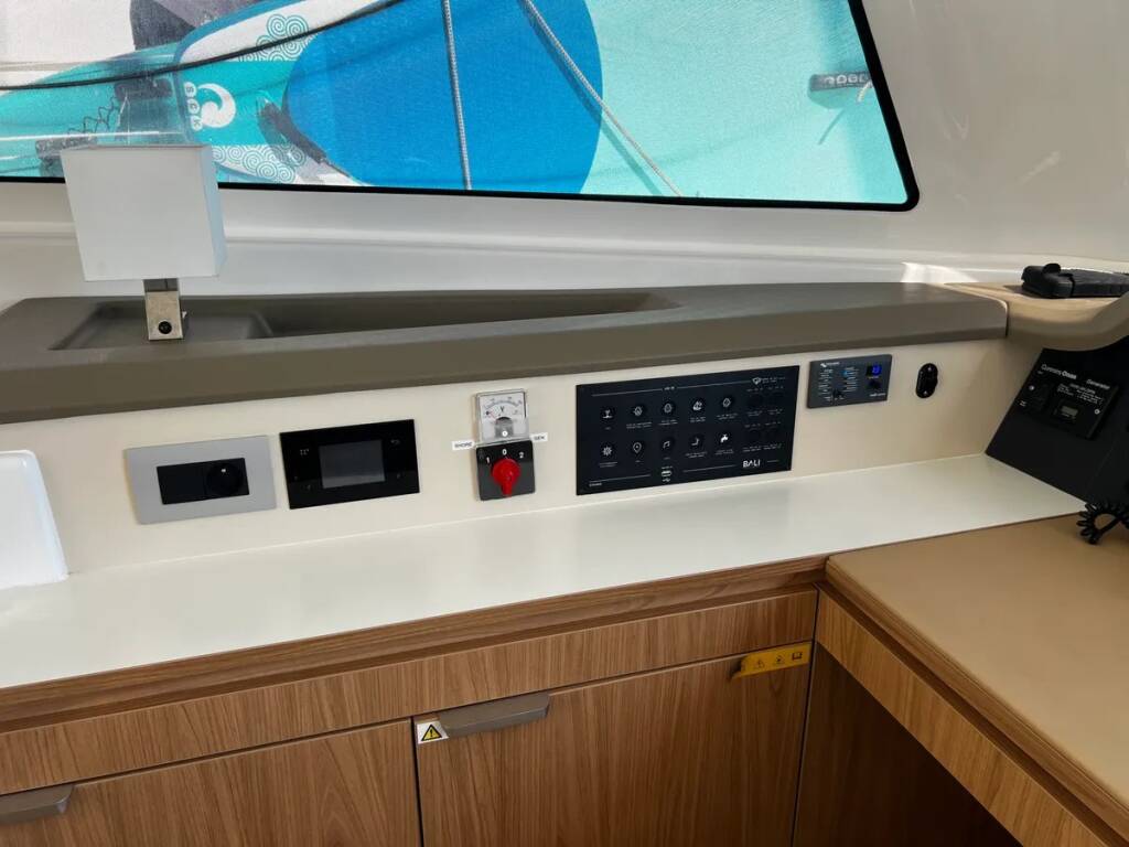 Katamaran Bali Catspace Kos 40
