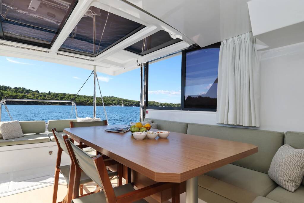 Katamaran Bali Catspace Rolling Stone