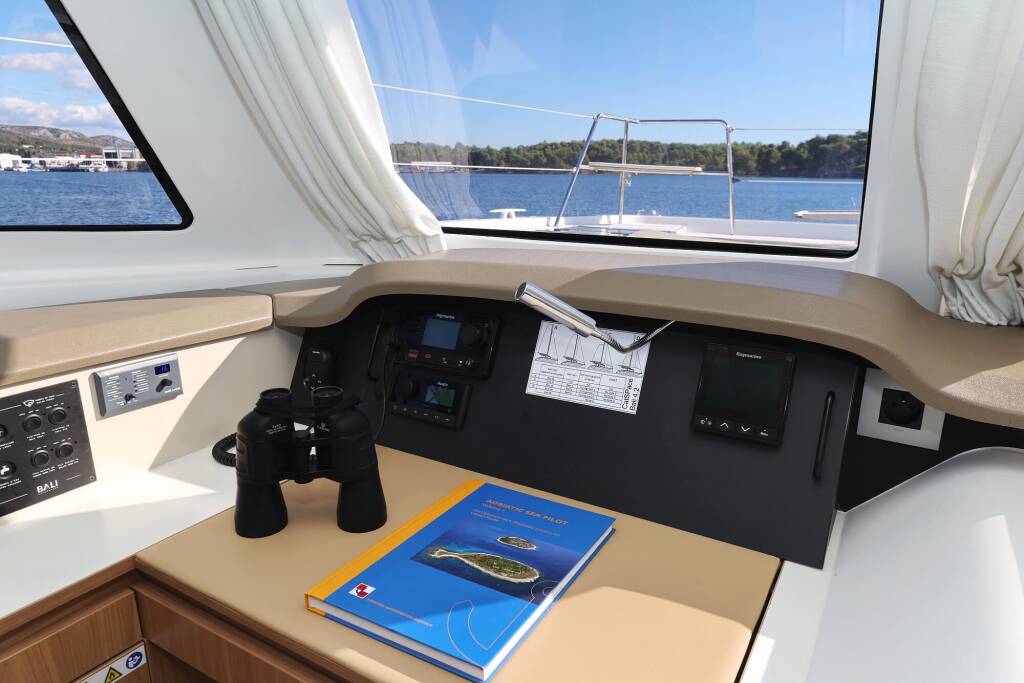 Katamaran Bali Catspace Rolling Stone