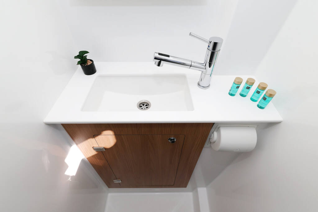 Katamaran Bali Catspace Rolling Stone