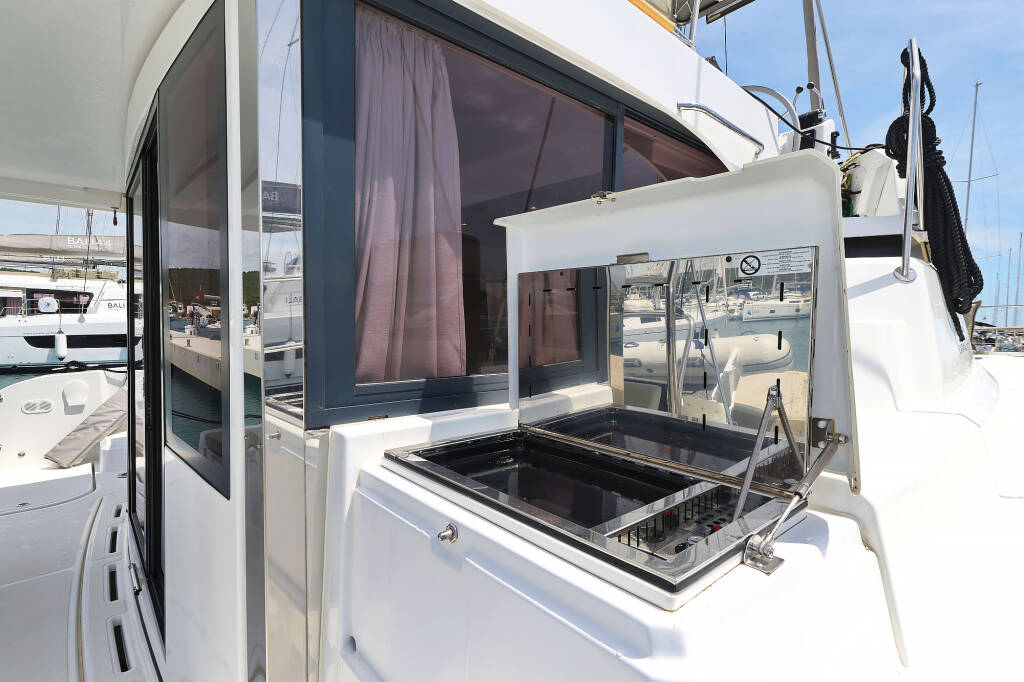 Katamaran Bali Catspace Esteri