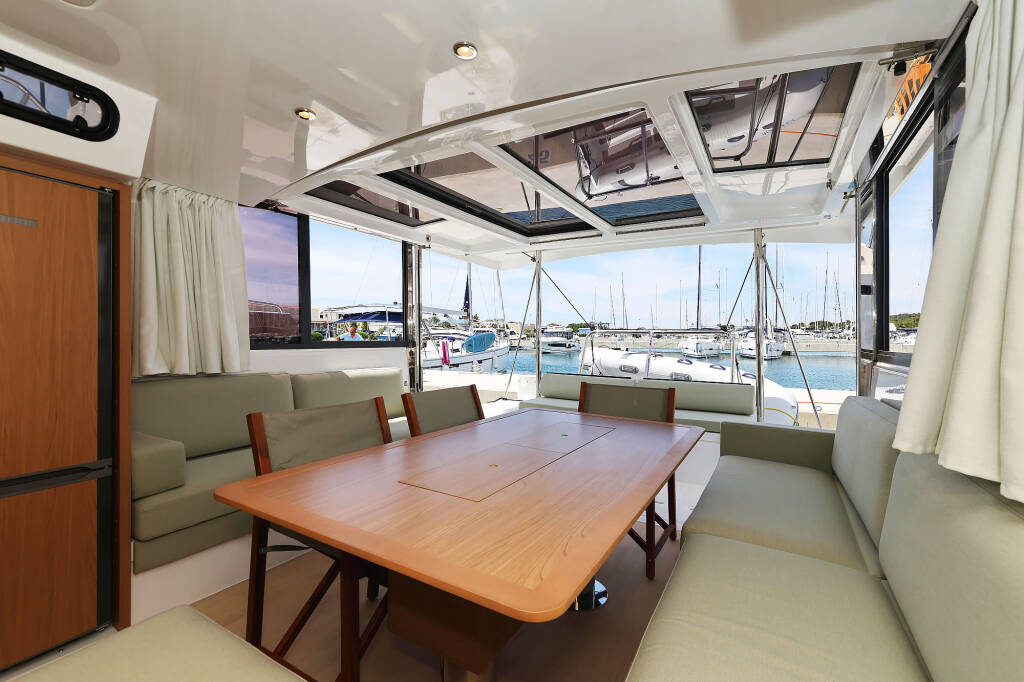 Katamaran Bali Catspace Esteri