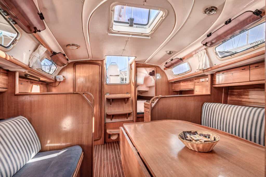 Sailing yacht Bavaria 33 Athena