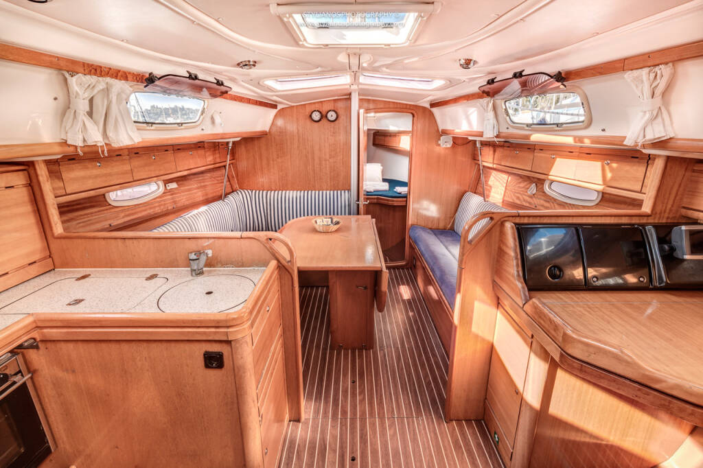 Sailing yacht Bavaria 33 Athena