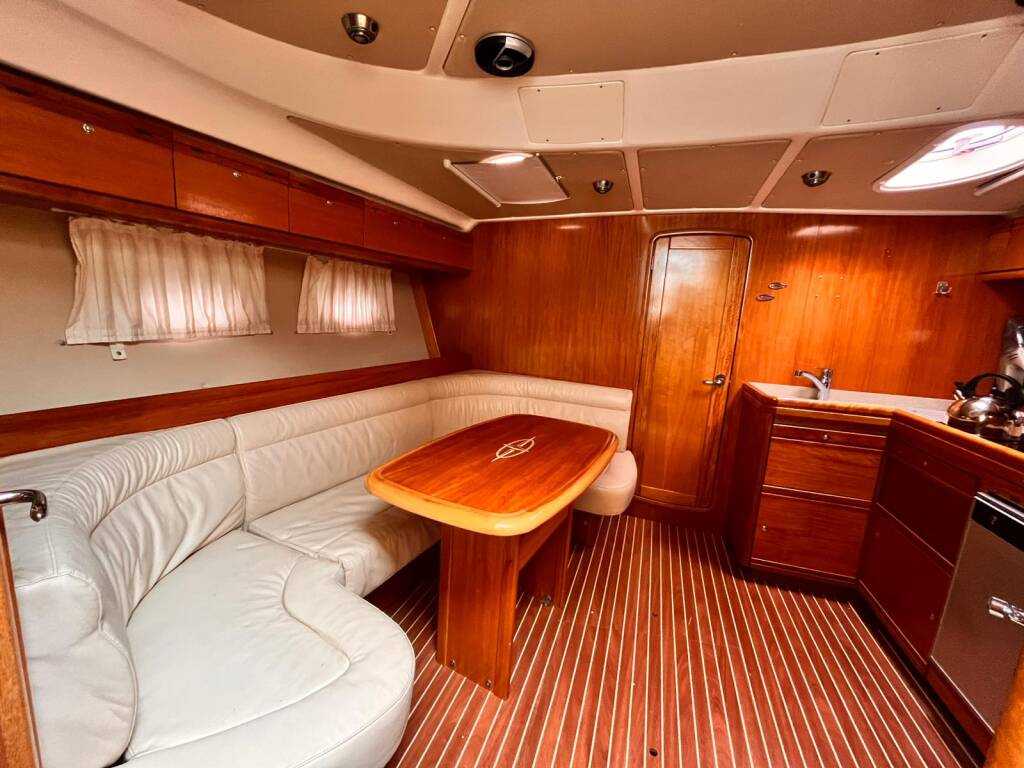 Motor yacht Bavaria 37 Sport Amigo