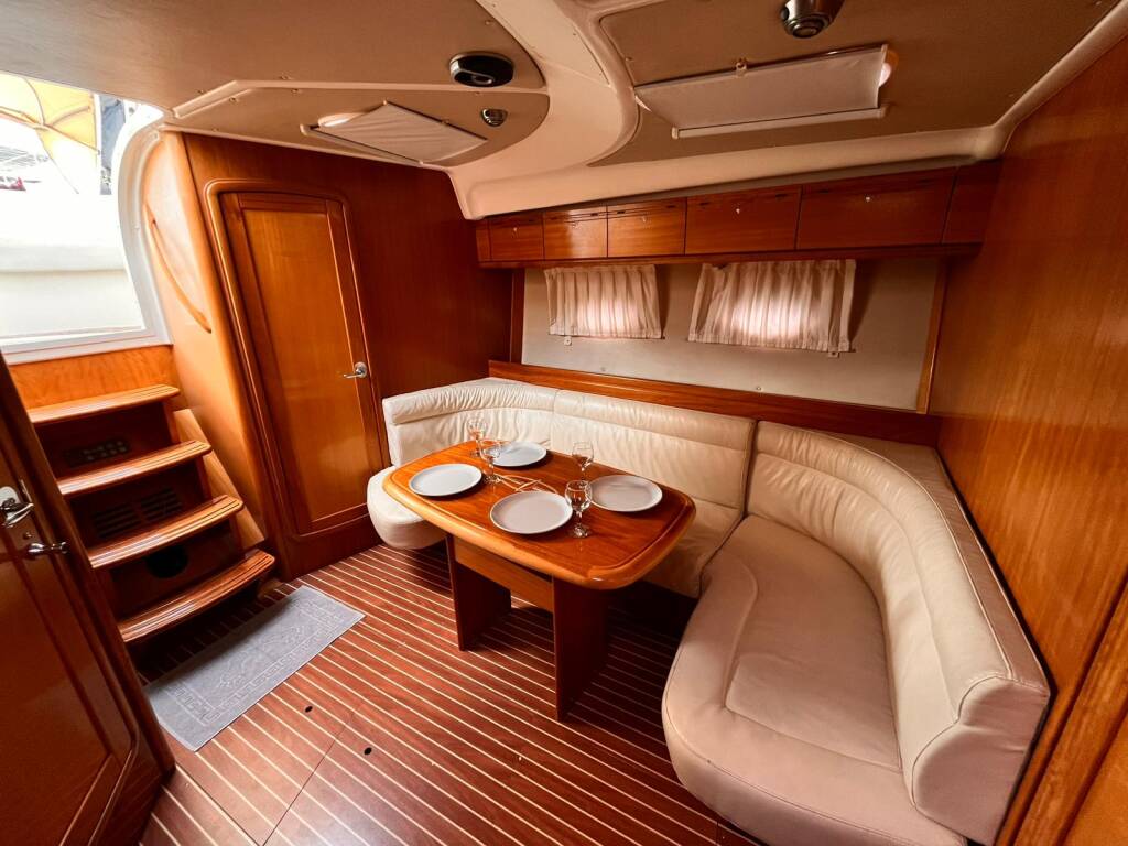 Motor yacht Bavaria 37 Sport Amigo