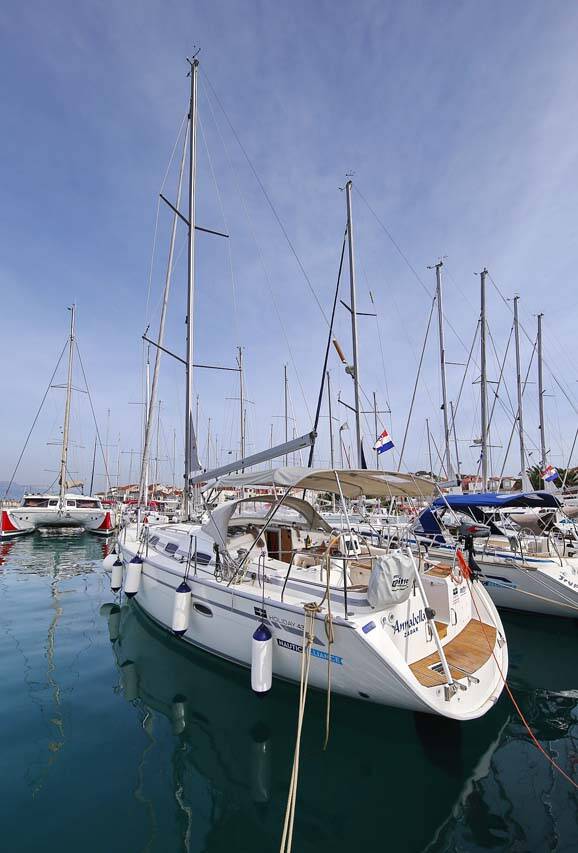 Sailing yacht Bavaria 43 Cruiser 