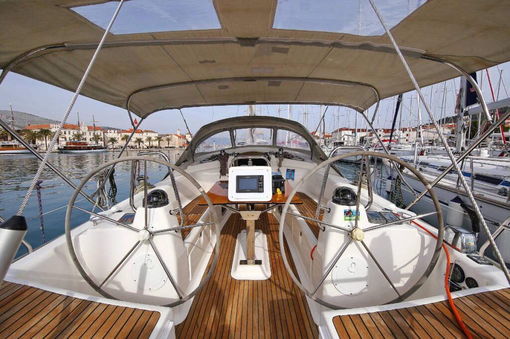 Sailing yacht Bavaria 43 Cruiser 