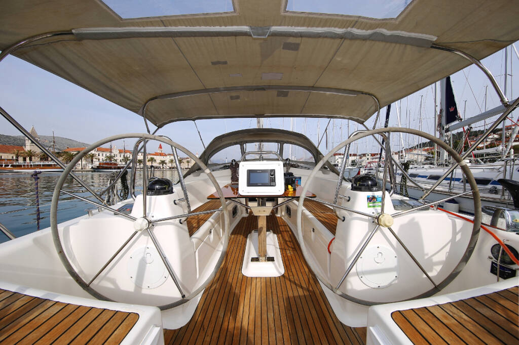 Sailing yacht Bavaria 43 Cruiser 