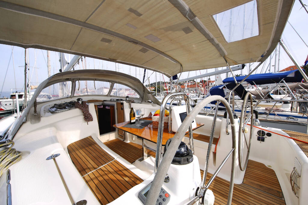 Sailing yacht Bavaria 43 Cruiser 