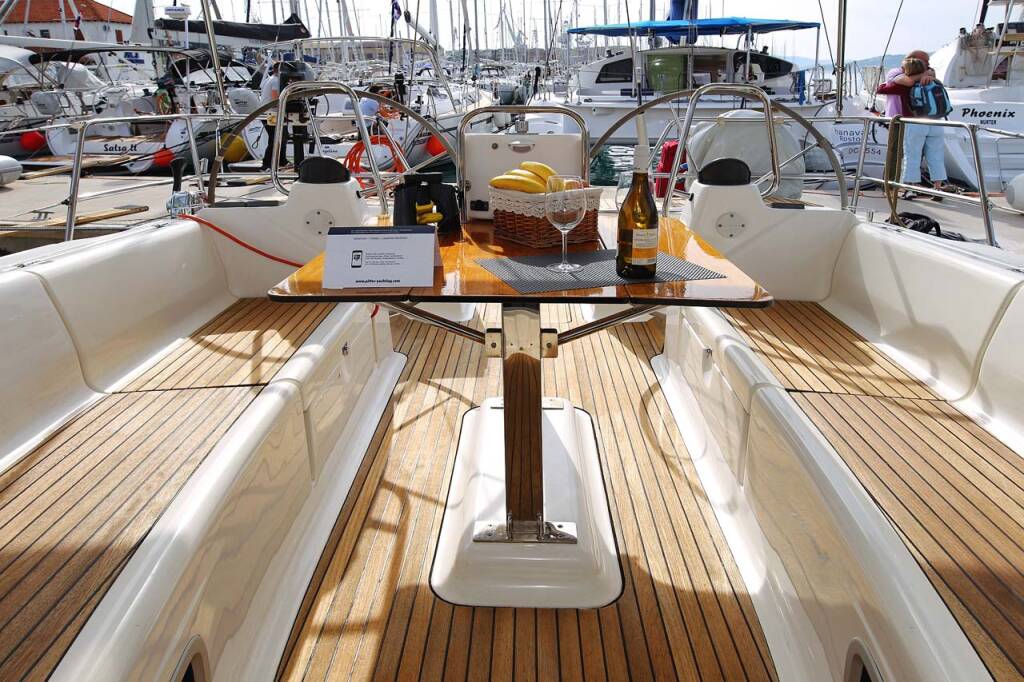 Sailing yacht Bavaria 43 Cruiser 