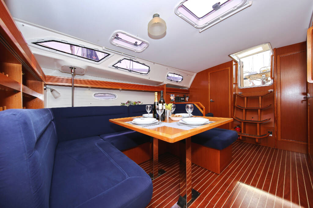 Sailing yacht Bavaria 43 Cruiser 