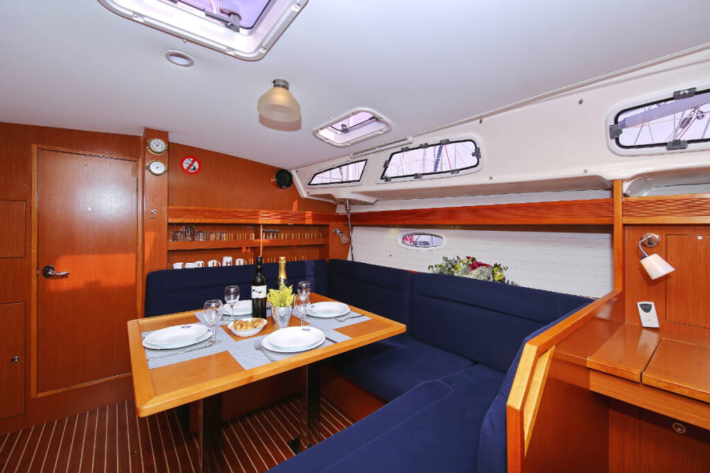 Sailing yacht Bavaria 43 Cruiser 