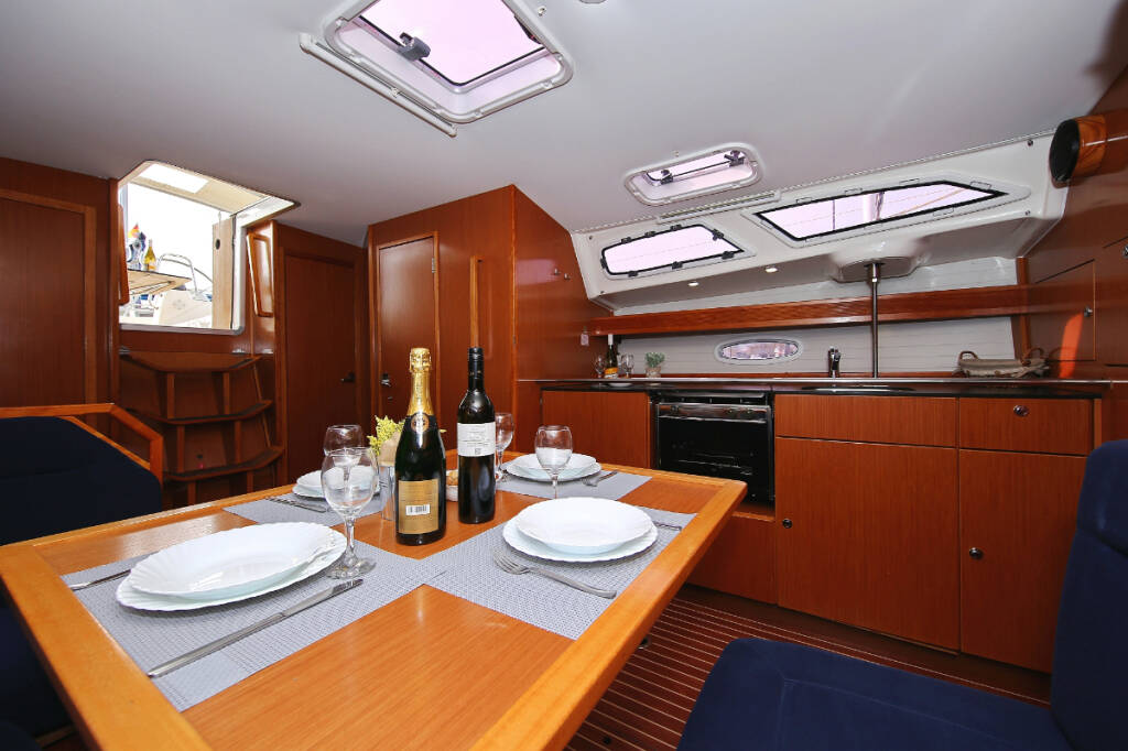 Sailing yacht Bavaria 43 Cruiser 