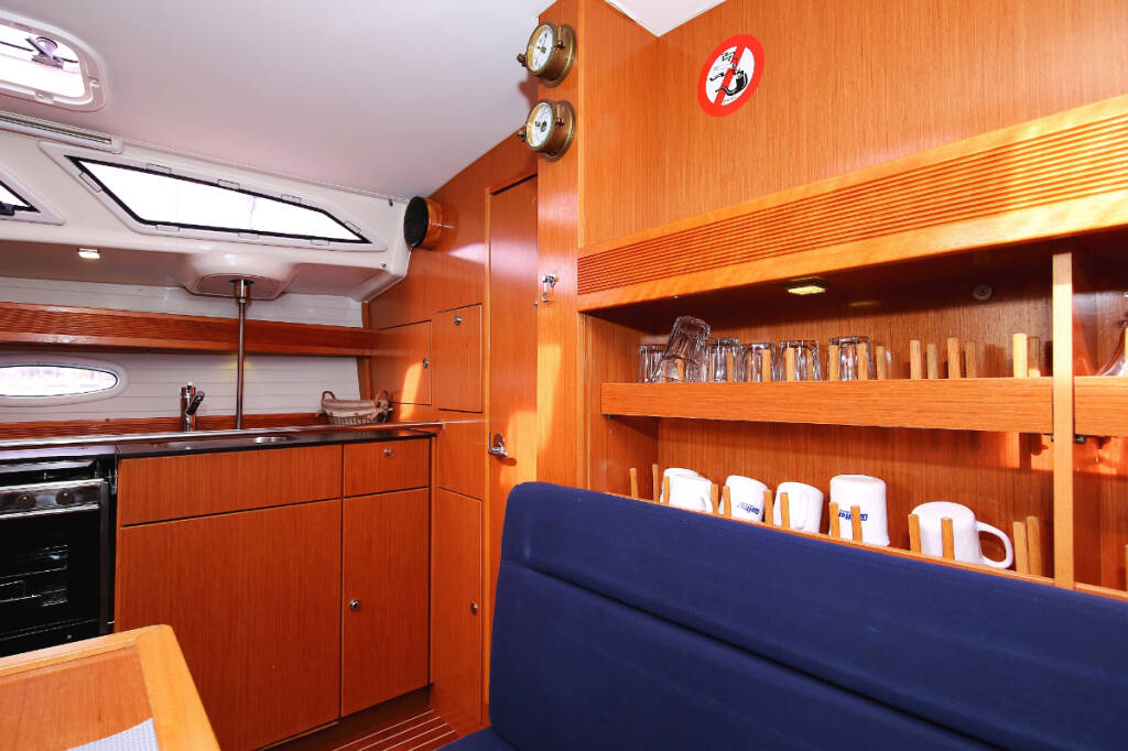Sailing yacht Bavaria 43 Cruiser 