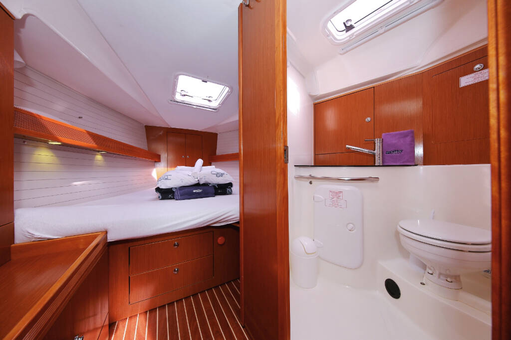 Sailing yacht Bavaria 43 Cruiser 