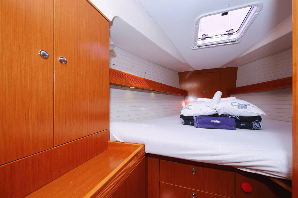 Sailing yacht Bavaria 43 Cruiser 