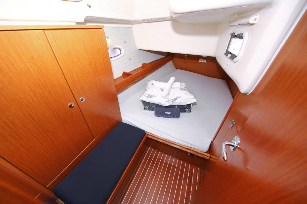 Sailing yacht Bavaria 43 Cruiser 