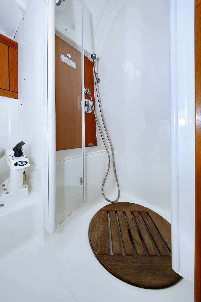 Sailing yacht Bavaria 43 Cruiser 