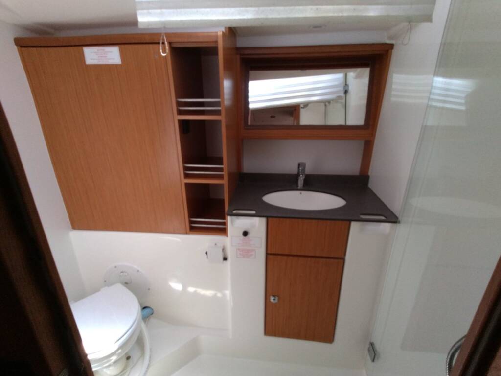 Sailing yacht Bavaria 51 Cruiser Gin Tonic