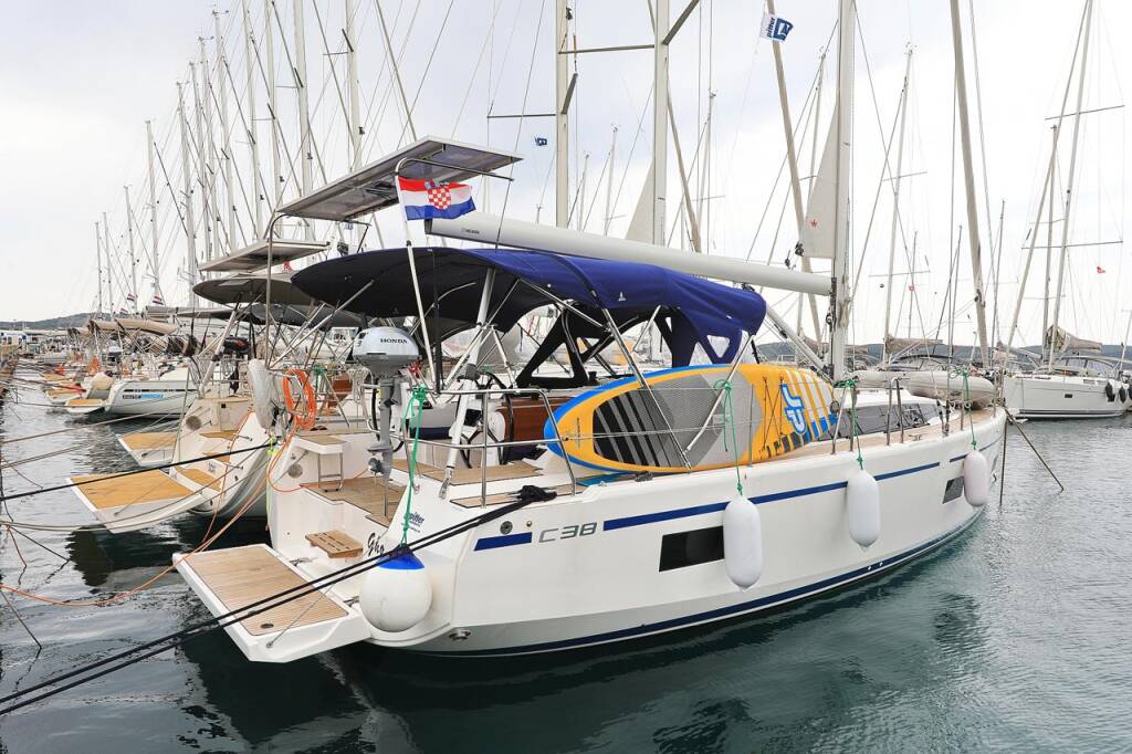Segelyachten Bavaria C38 Ghost
