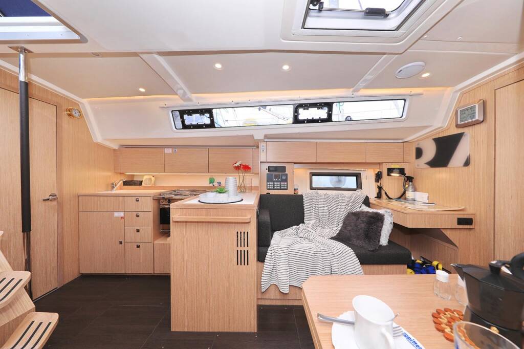 Segelyachten Bavaria C38 Ghost