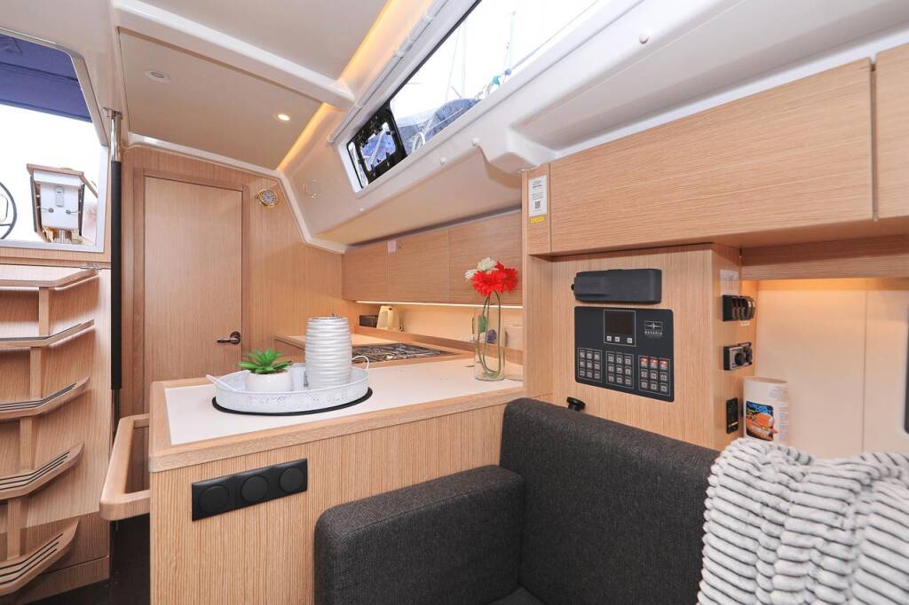 Segelyachten Bavaria C38 Ghost
