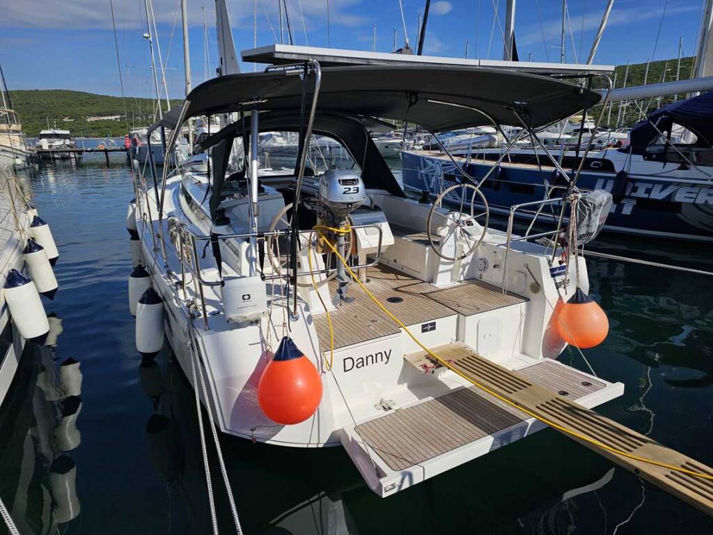 Sailing yacht Bavaria C38 