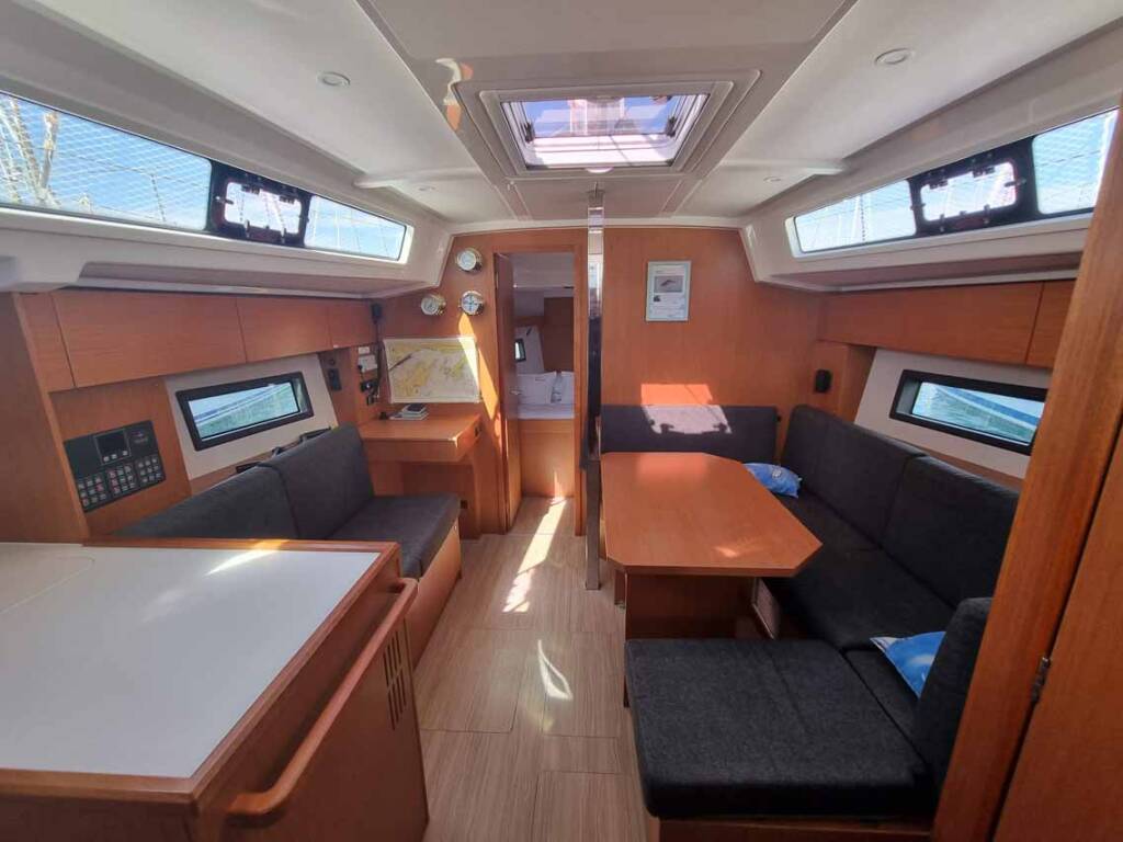 Segelyachten Bavaria C38 Zoom