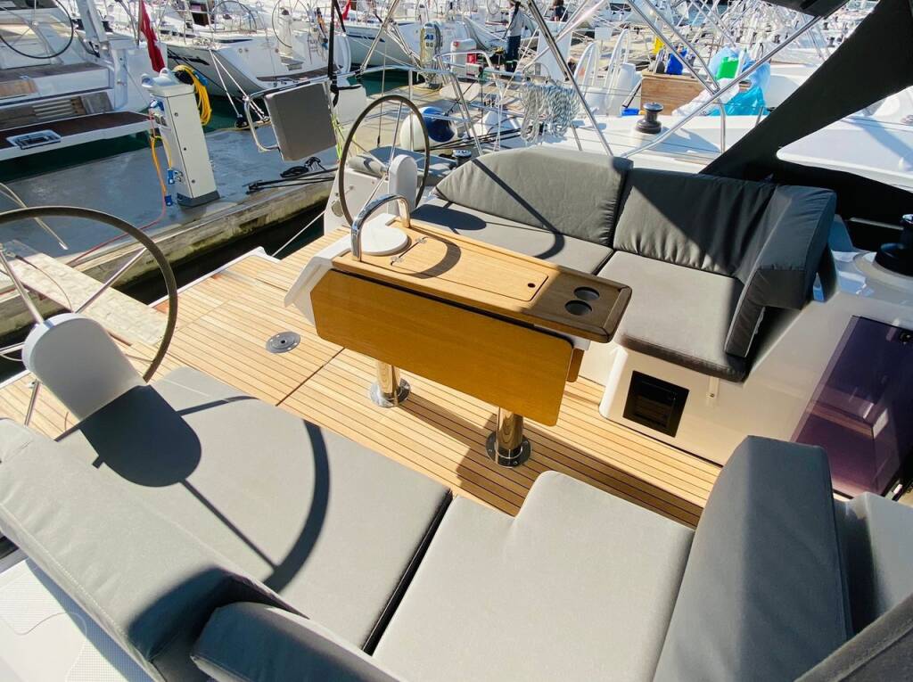 Sailing yacht Bavaria C38 Simurg