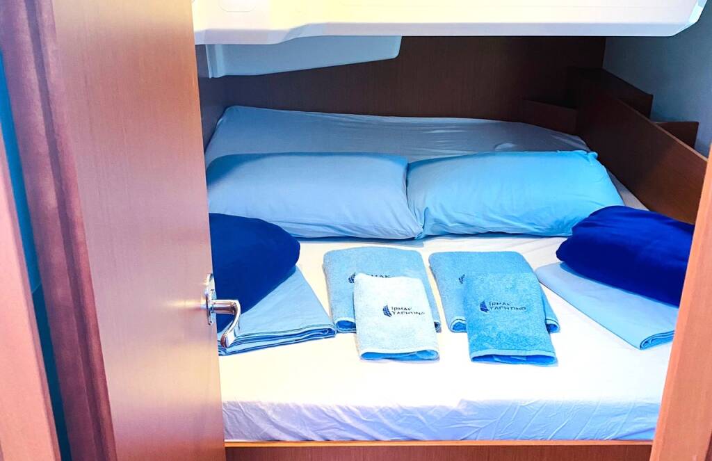 Sailing yacht Bavaria C38 Simurg