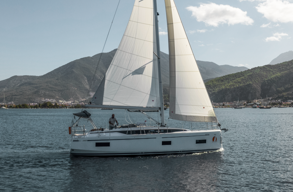 Sailing yacht Bavaria C38 