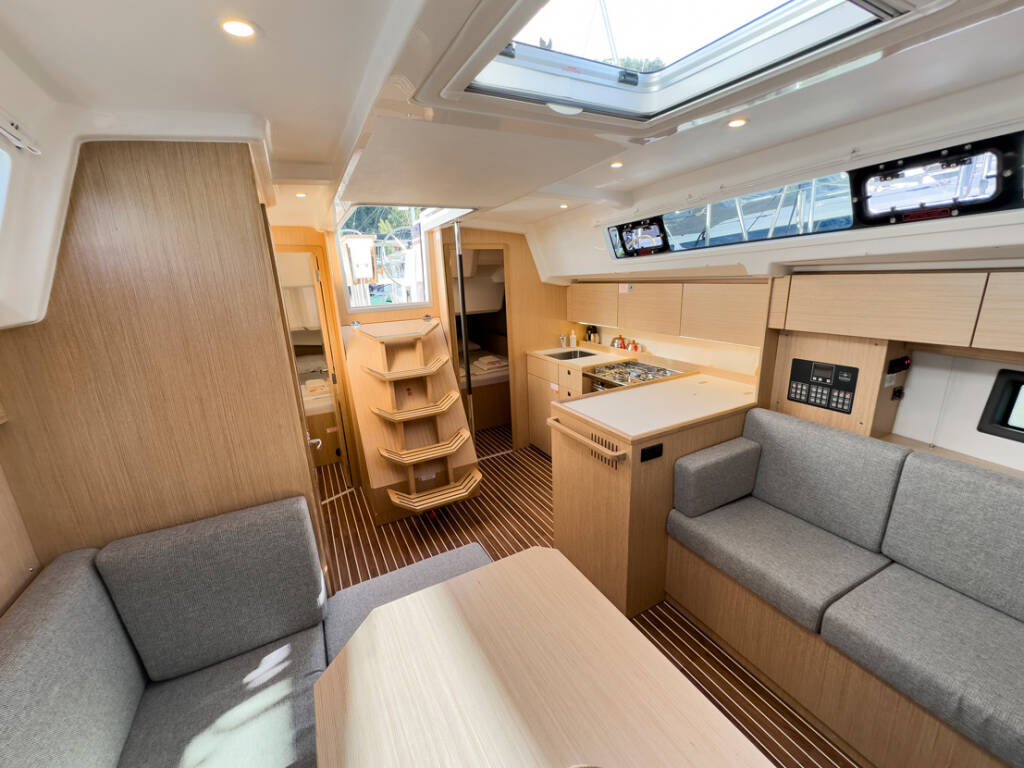 Sailing yacht Bavaria C38 