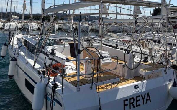 Bavaria C38 Freya Murter, ACI Marina Jezera