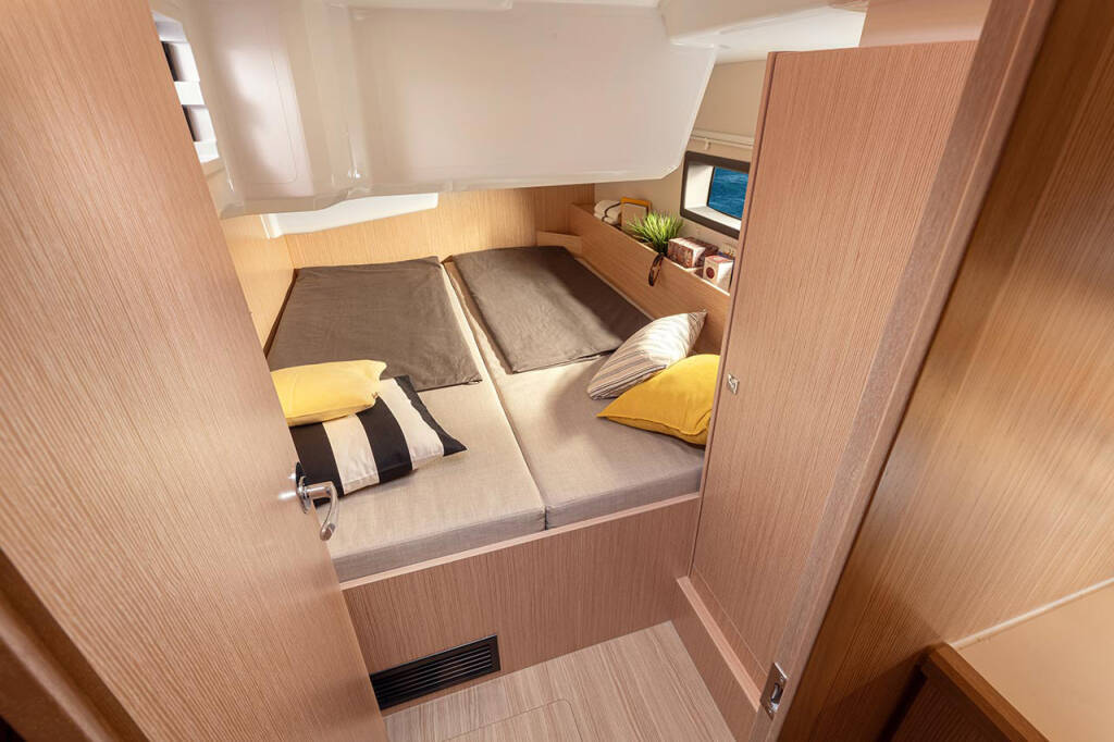 Sailing yacht Bavaria C38 Talia