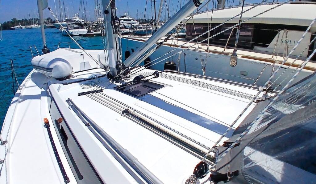 Sailing yacht Bavaria C38 Eleni