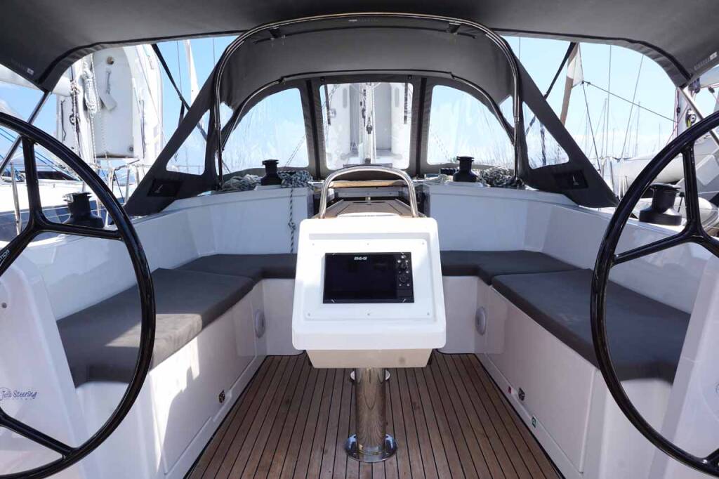 Sailing yacht Bavaria C38 Elaia