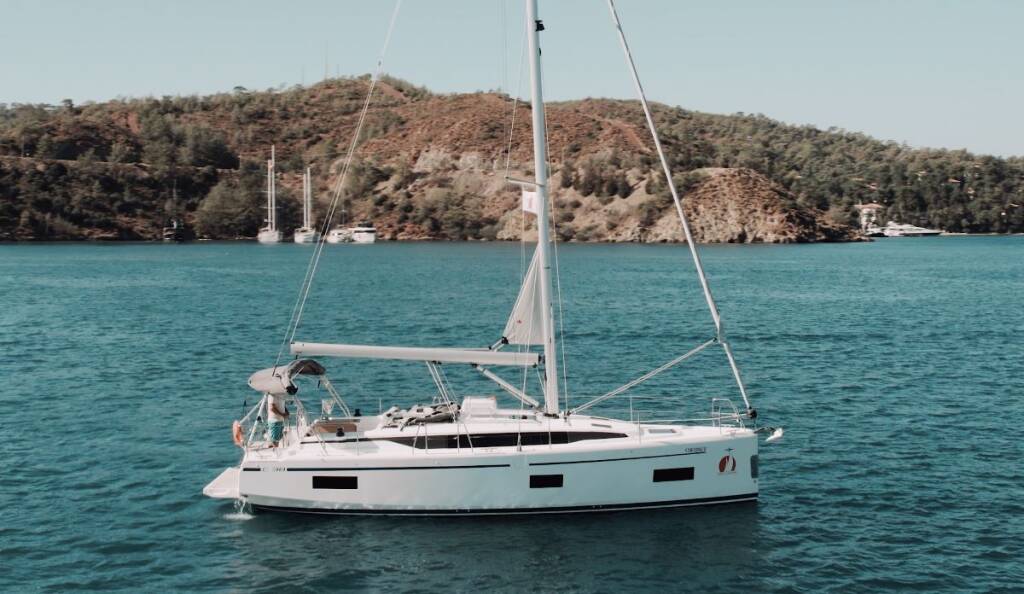 Sailing yacht Bavaria C38 Coconut