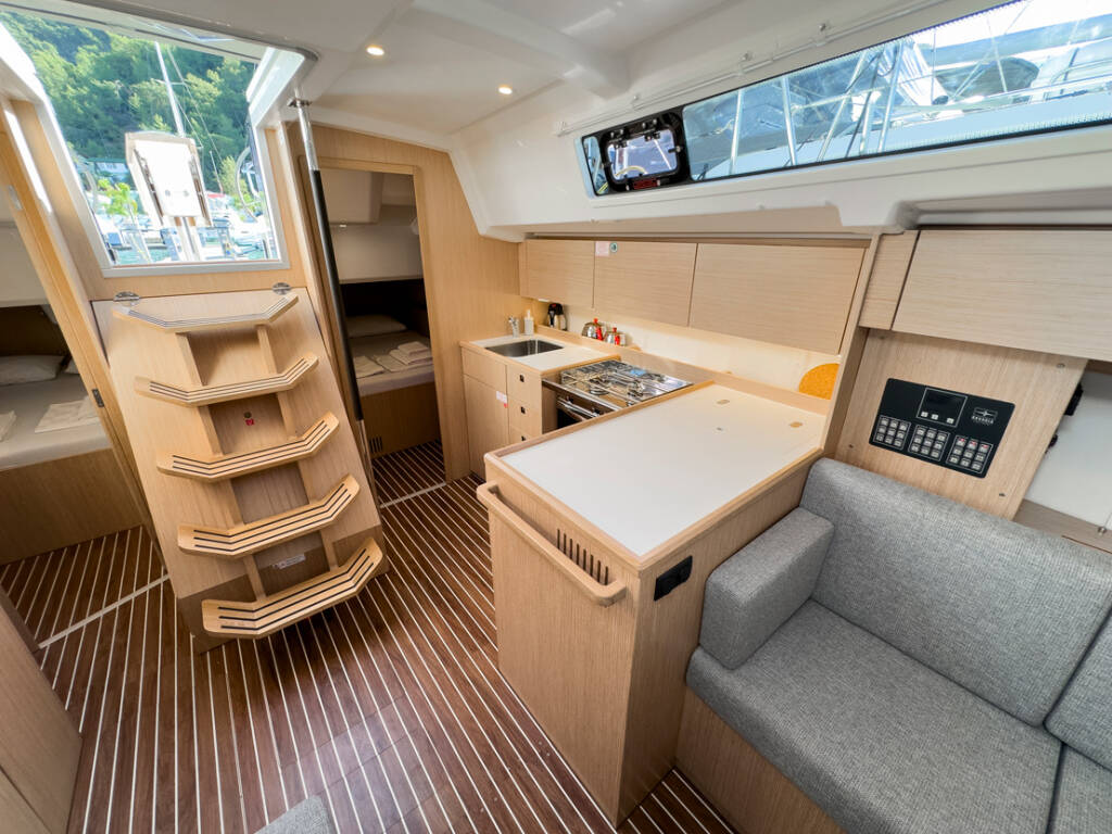 Sailing yacht Bavaria C38 Coconut