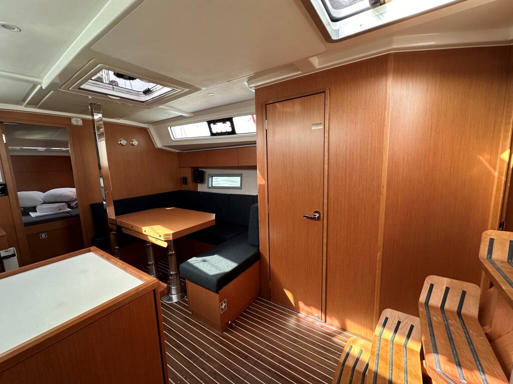 Sailing yacht Bavaria C38 Melina