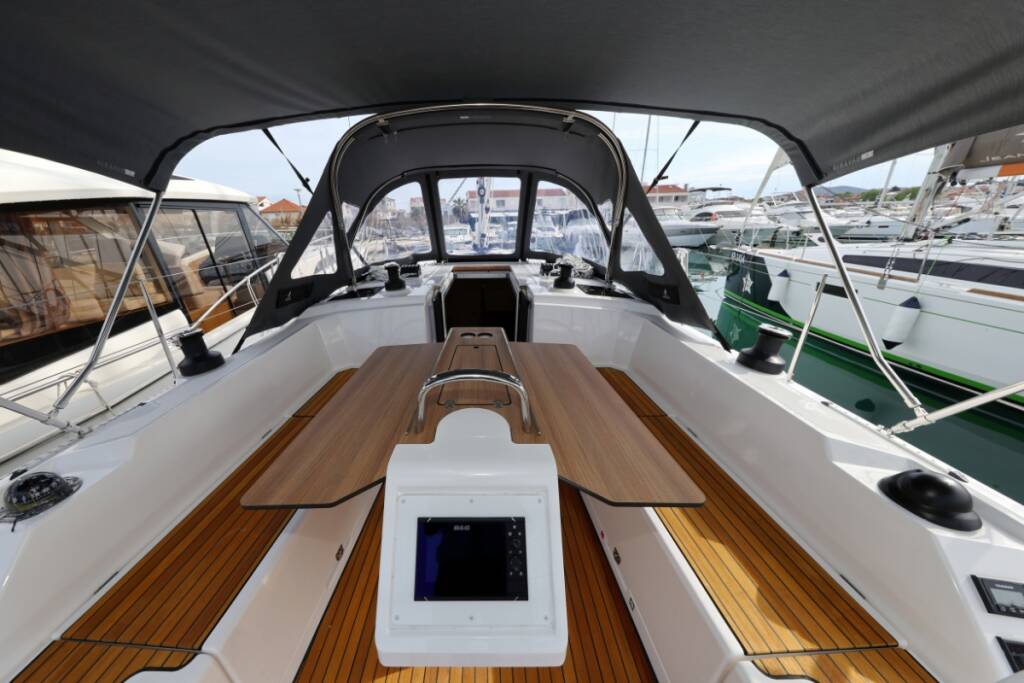 Sailing yacht Bavaria C38 Freewise