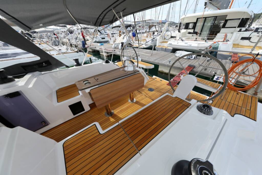 Sailing yacht Bavaria C38 Freewise
