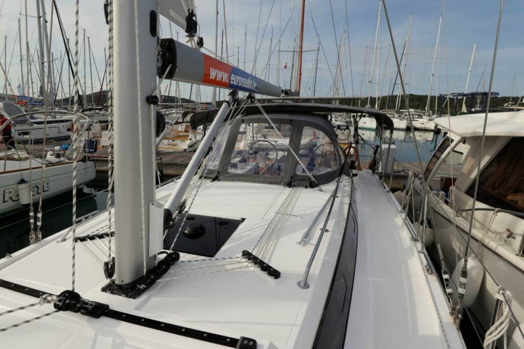 Sailing yacht Bavaria C38 Freewise