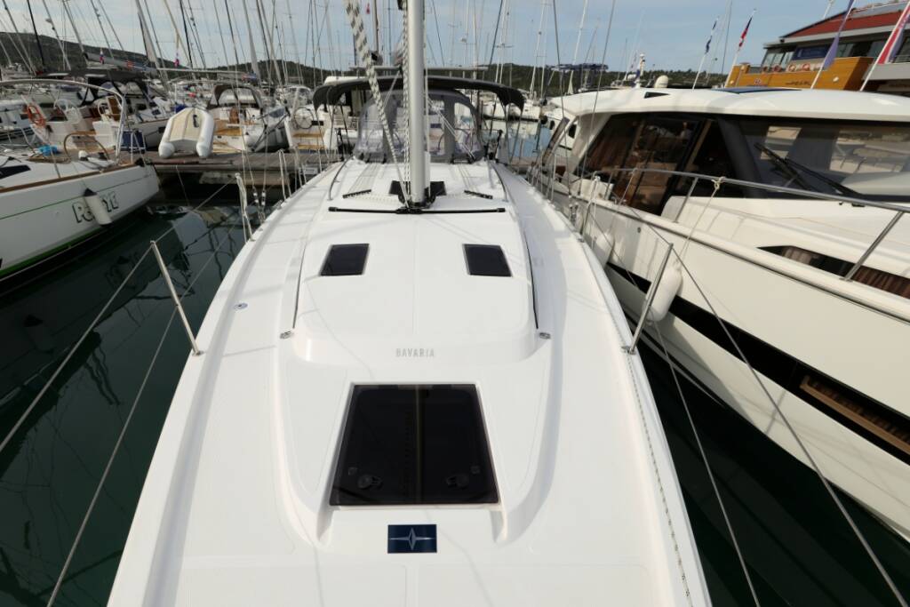 Sailing yacht Bavaria C38 Freewise