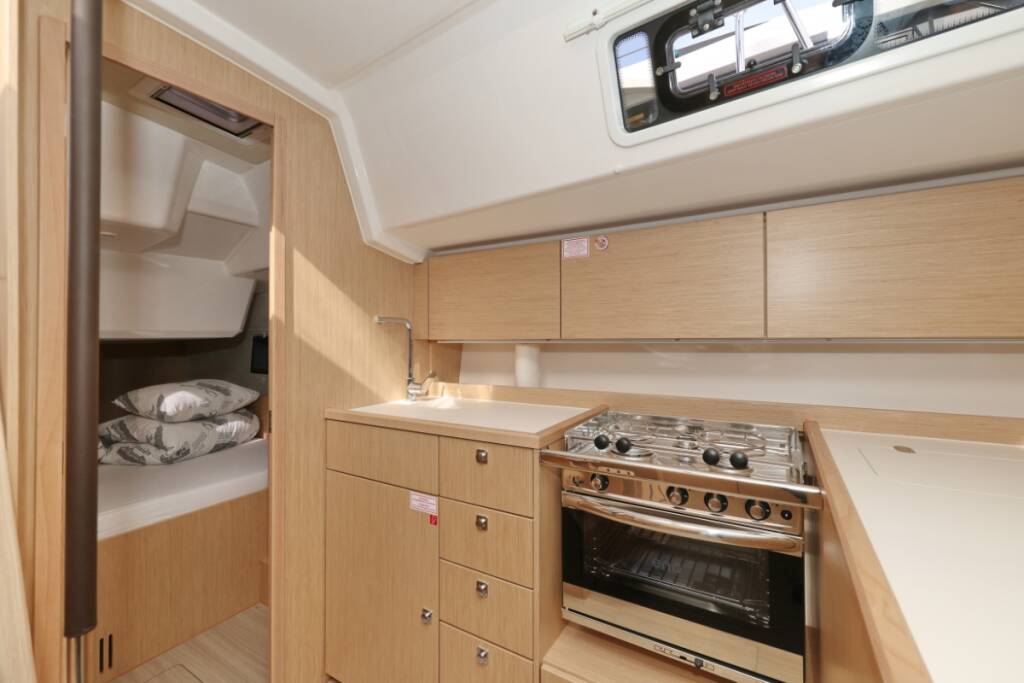 Sailing yacht Bavaria C38 Freewise