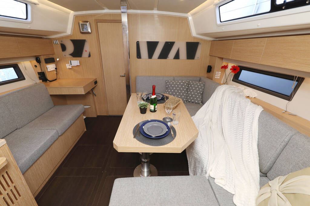 Segelyachten Bavaria C42 Style Silver Seagull