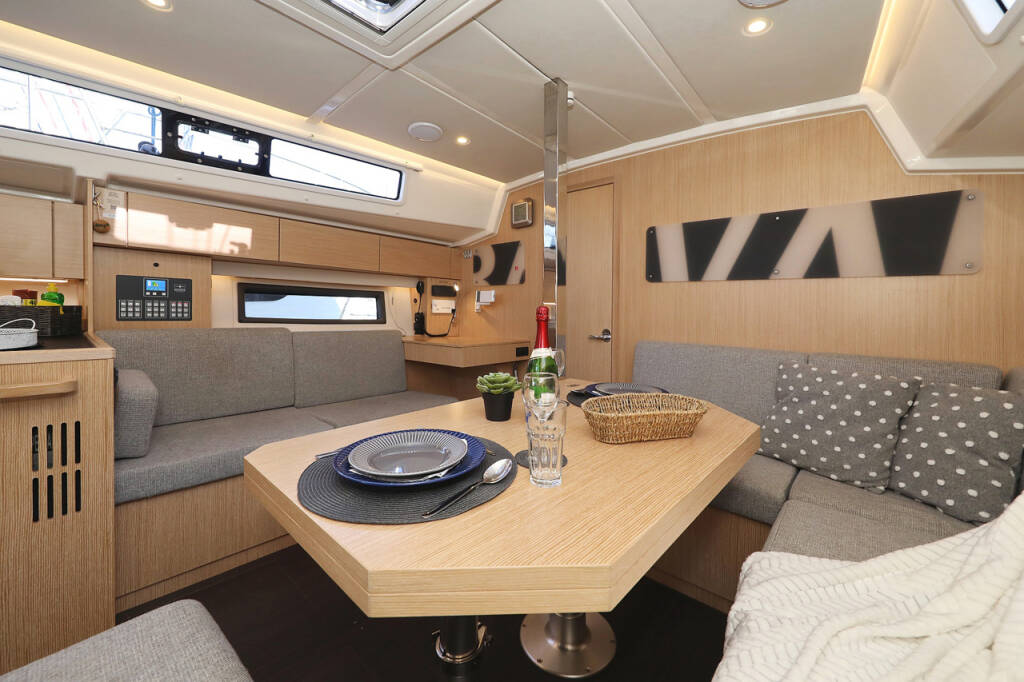 Segelyachten Bavaria C42 Style Silver Seagull