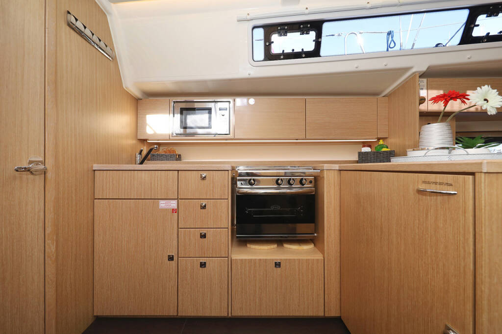 Segelyachten Bavaria C42 Style Silver Seagull
