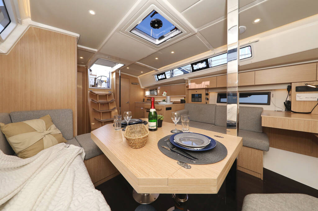 Segelyachten Bavaria C42 Style Silver Seagull