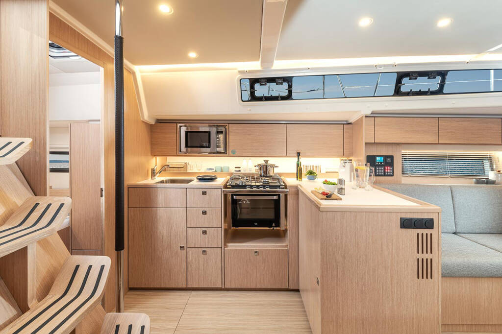 Sailing yacht Bavaria C42 Style Polaris